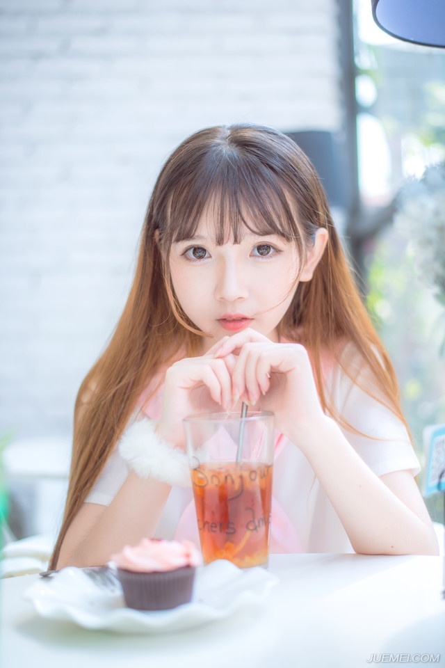 “去一趟夫人家，将夫人接回来。”刘璝冷声道。